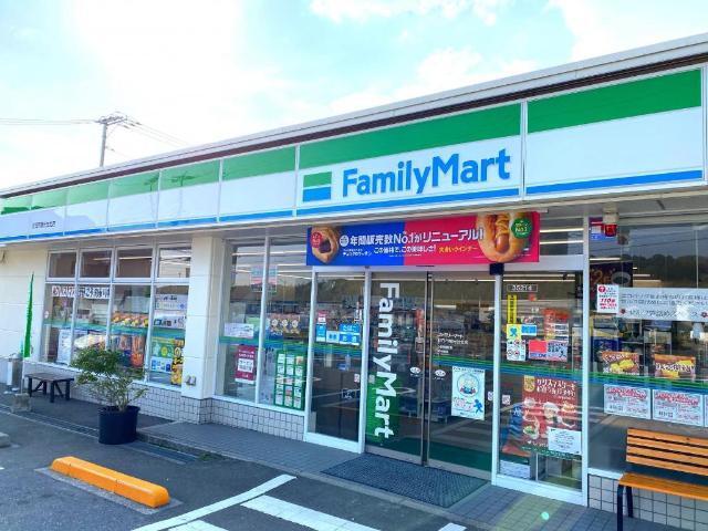 ファミリーマート廿日市陽光台北店：651m