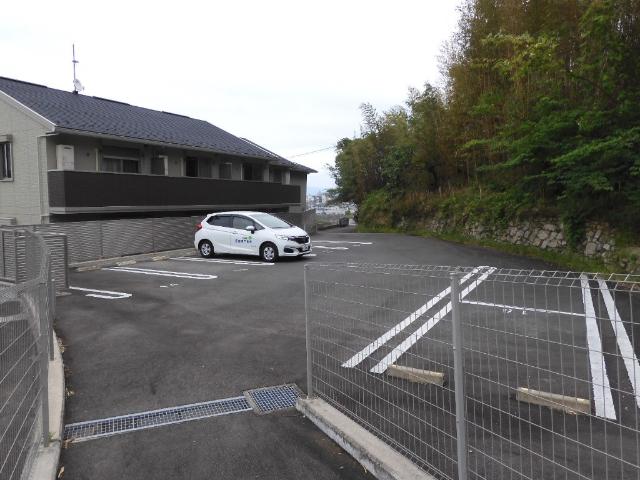 コンフォルトヒルズ（101） 駐車場