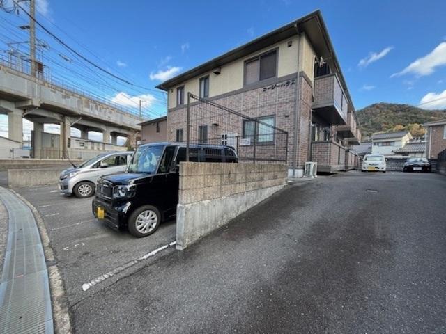 コージーハウス（103） 駐車場