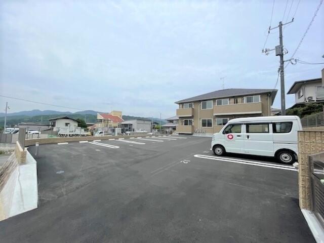 フローラル五月が丘　B棟（102） 駐車場