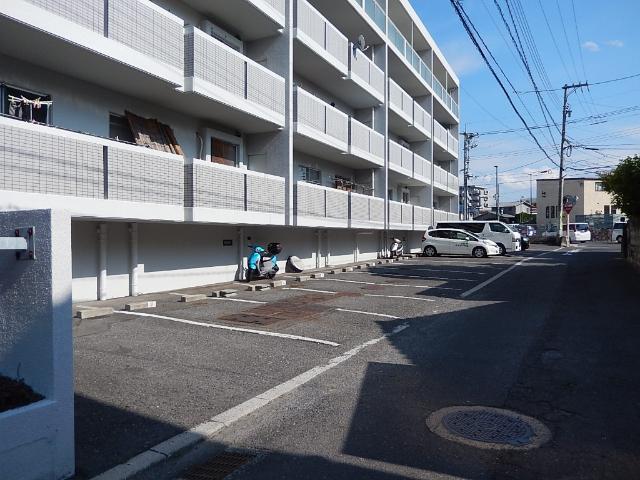 Ｙビル（401） 駐車場