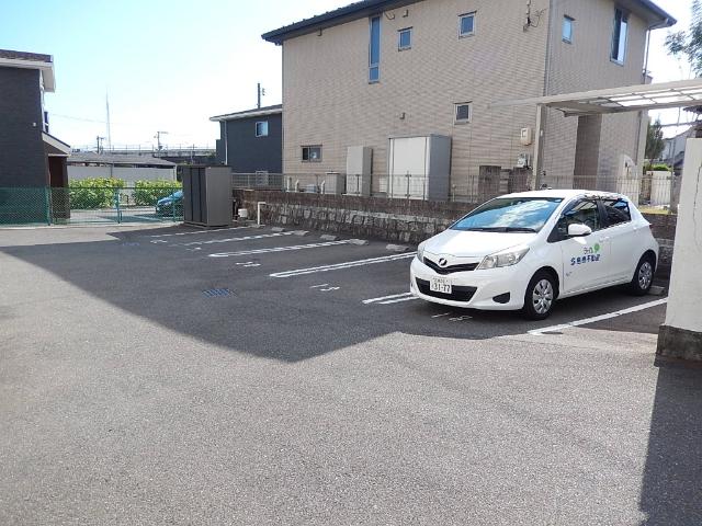 コーポ忠末（104） 駐車場