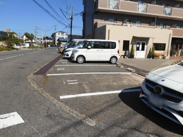 ヴィラージュ（201） 駐車場