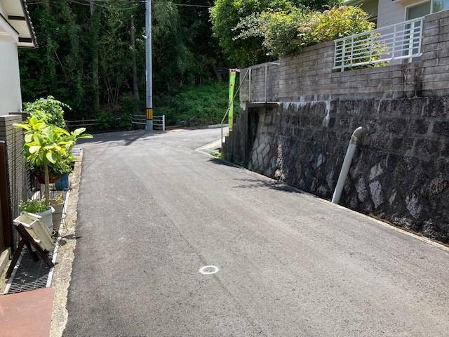 観音台1丁目中古戸建 前面道路含む現地写真
