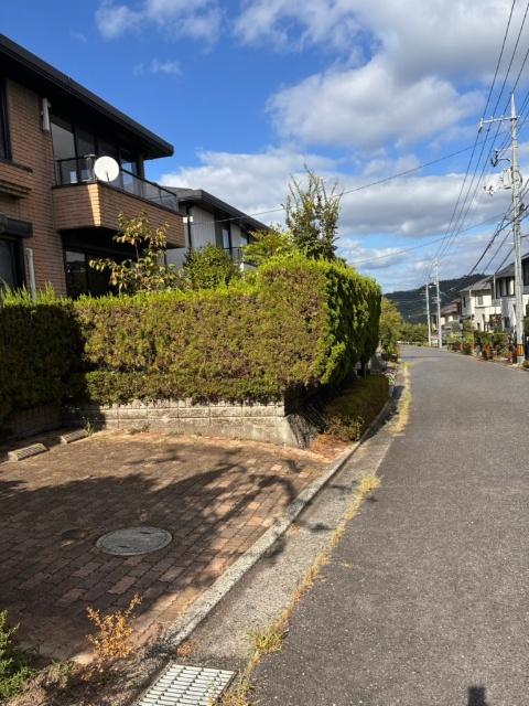 佐伯区河内南2丁目 前面道路含む現地写真