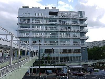 吹田市立千里図書館：785m
