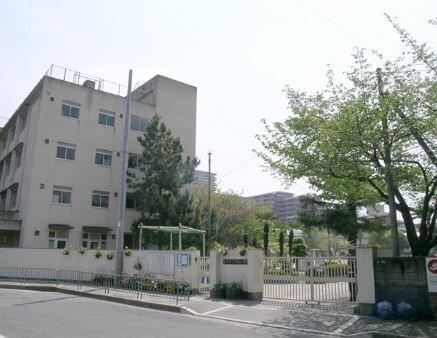 豊中市立寺内小学校：408m