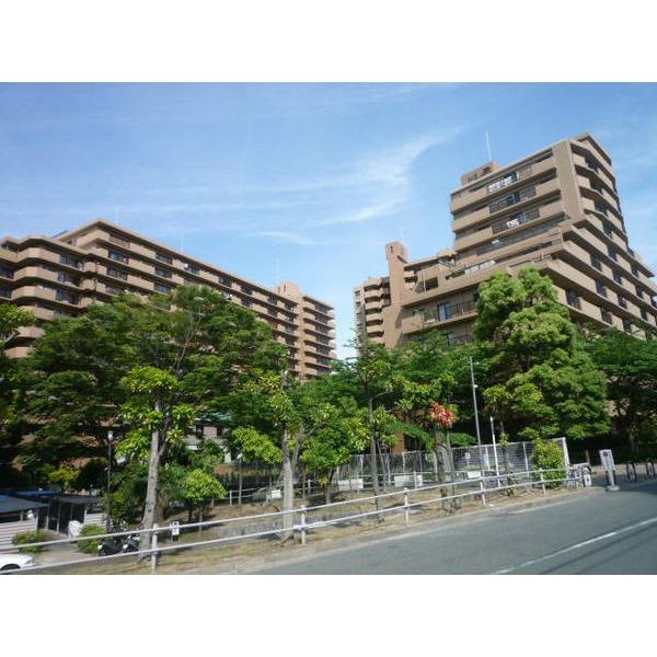 ルネ・ヒューマンズガーデン万博公園南Ｂ棟 外観