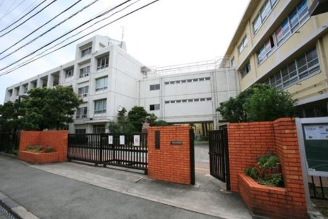 川崎市立向丘中学校：857m