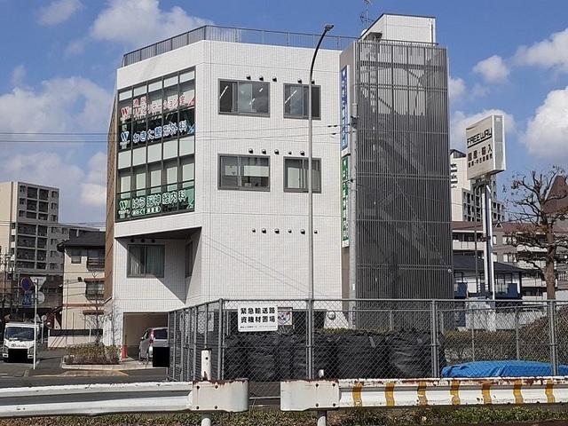 病院：700m