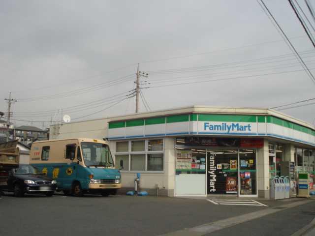 ファミリーマート宮前初山店：976m