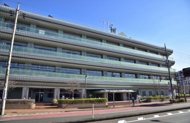 横浜市青葉区役所：2428m