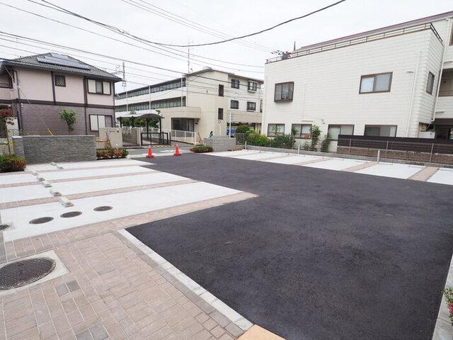 マ・メール・ロワ（105） 駐車場