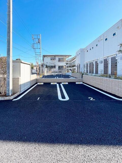 グラナーデ成城学園前B（206） 駐車場