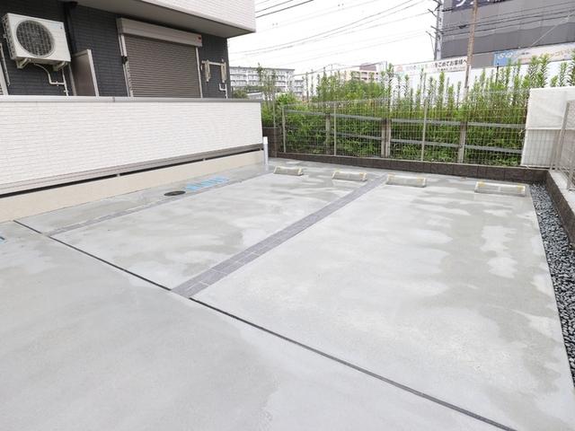 プルミエール（305） 駐車場