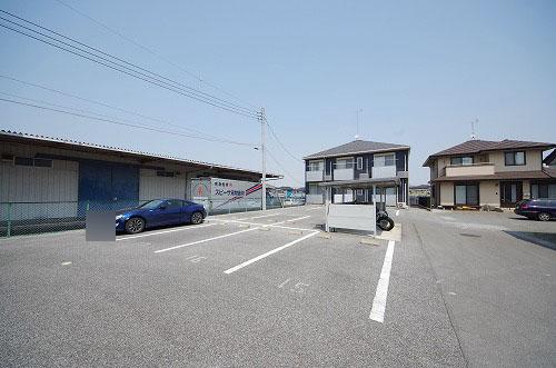 グレースⅢ番館（203） 駐車場
