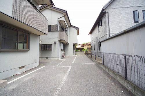 カーサムツミ（B） 駐車場