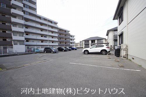 グランシャリオD（202） 駐車場