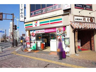 ｾﾌﾞﾝｲﾚﾌﾞﾝ 宇都宮駅前店：292m