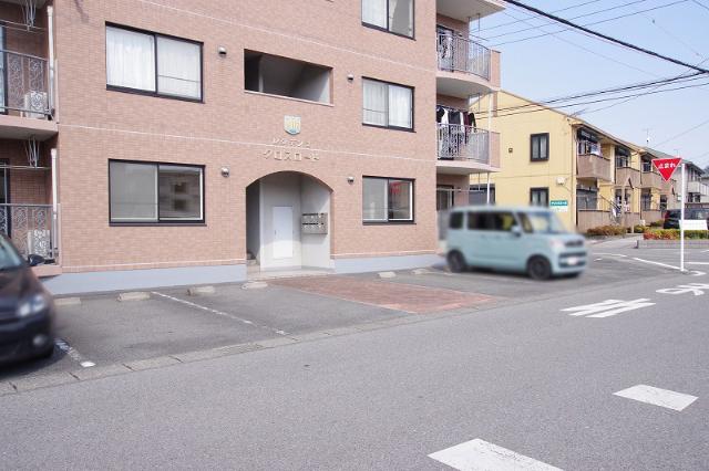 レジデンスクロスロード（102） 駐車場