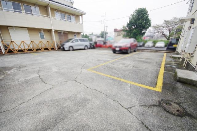 ファミーユ今泉 B（103） 駐車場