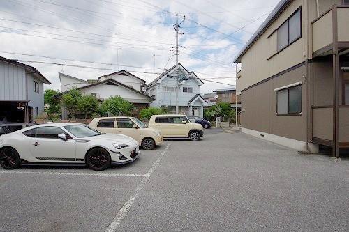 ハピネスヴィラ（201） 駐車場