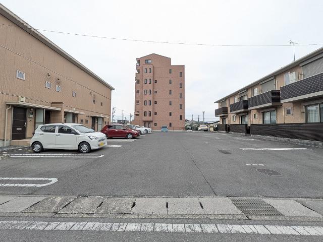 マルシェ　B（102） 駐車場