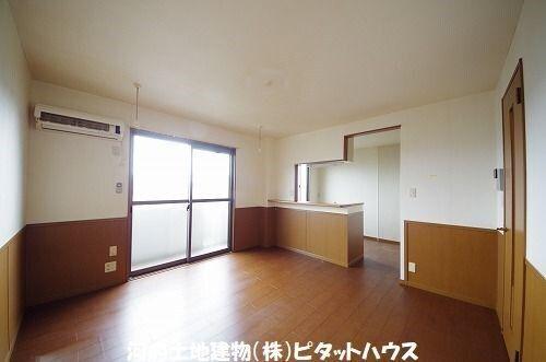 リビングタウン横田新町 A（102） リビング