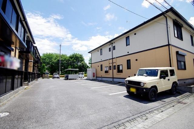 ニューハウジング C（102） 駐車場