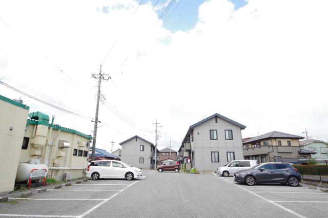 グリムハウス B棟（102） 駐車場