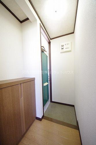 エフハウスI（F） 玄関