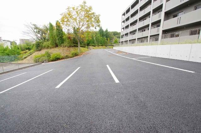 八幡山公園ザ・レジデンス　B（206） 駐車場