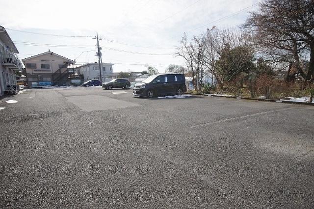 コーポ近江 B（202） 駐車場
