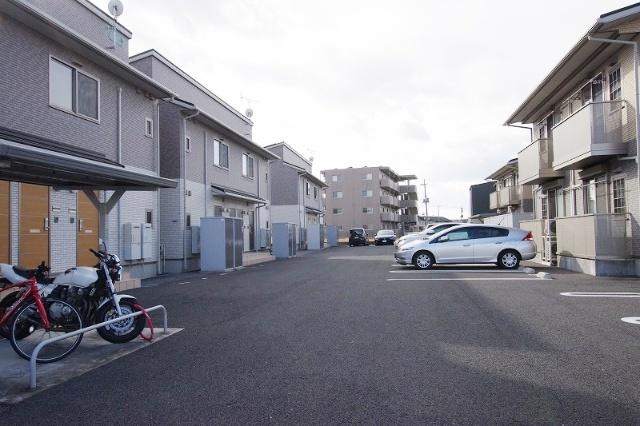 ヴァン・ベール D（102） 駐車場