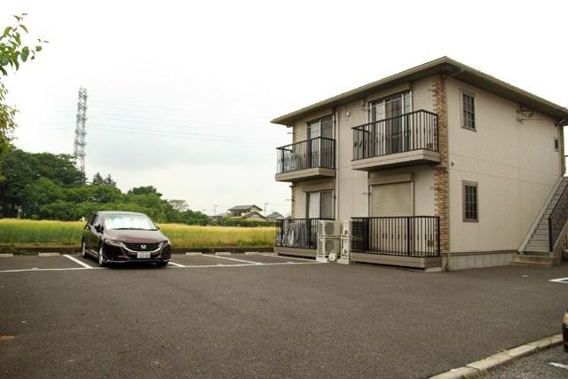 ハピネス B（102） 駐車場