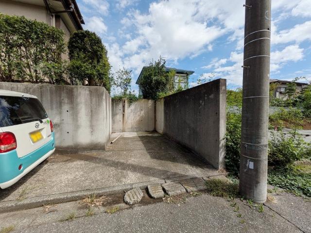 松風台M貸家（1） 駐車場