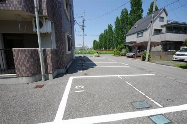 ハイツ・アムール（301） 駐車場