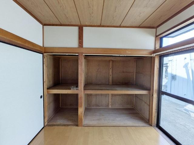 鈴木晴代貸家西棟（02） 収納