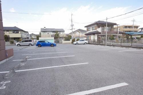 ゴールドライフマンション宇都宮（301） 駐車場