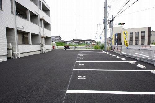 Ｍ.グラード（305） 駐車場