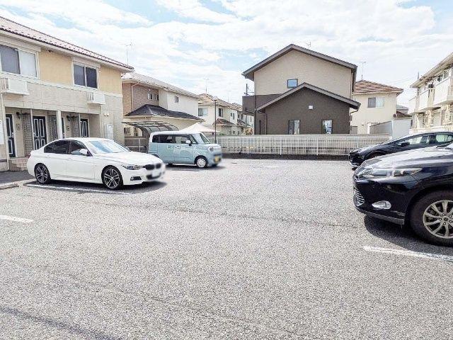 ビューラーKEN C棟（102） 駐車場