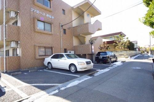 ファミーユみなみ（201） 駐車場