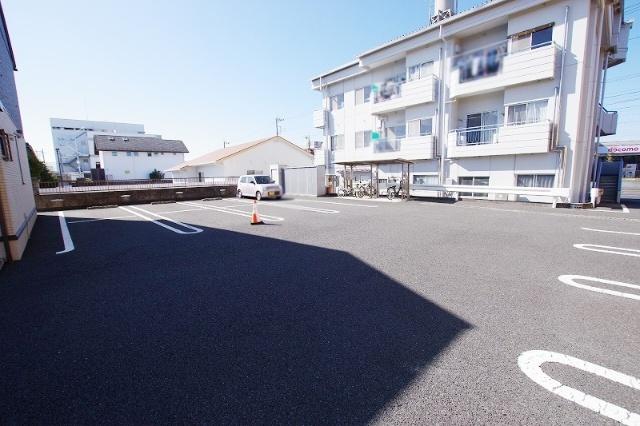 カズサビル（202） 駐車場