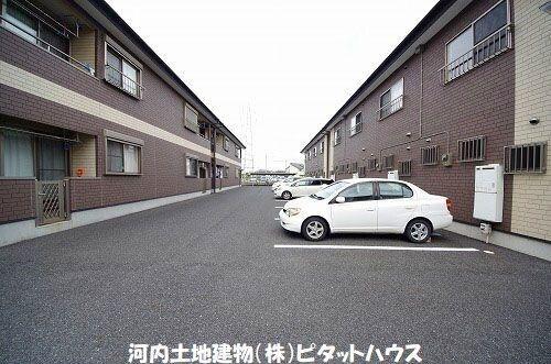 リシャール 2（105） 駐車場
