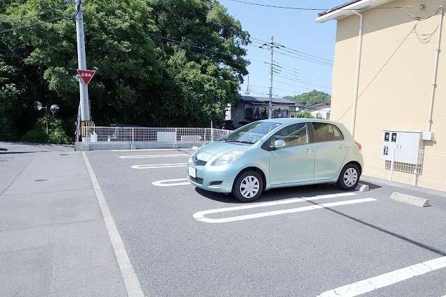 エレガンス・ブライト（201） 駐車場
