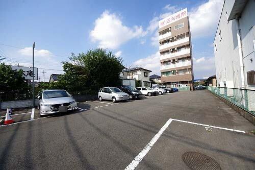 三向ハイツ今泉新町（301） 駐車場