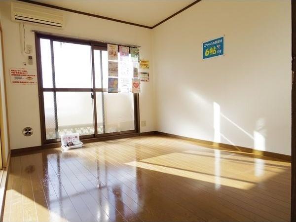 Y＆M サンライズマンション（205） リビング