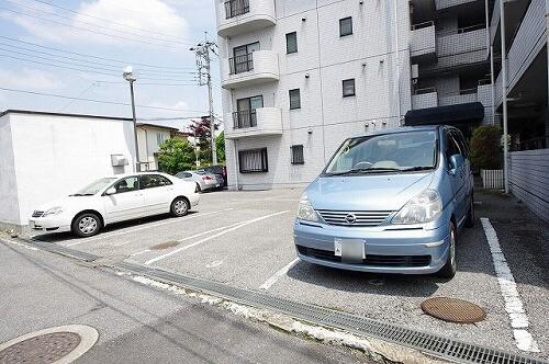 グランフォルム今泉（101） 駐車場