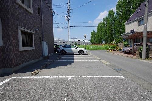 ハイツ・アムール（401） 駐車場