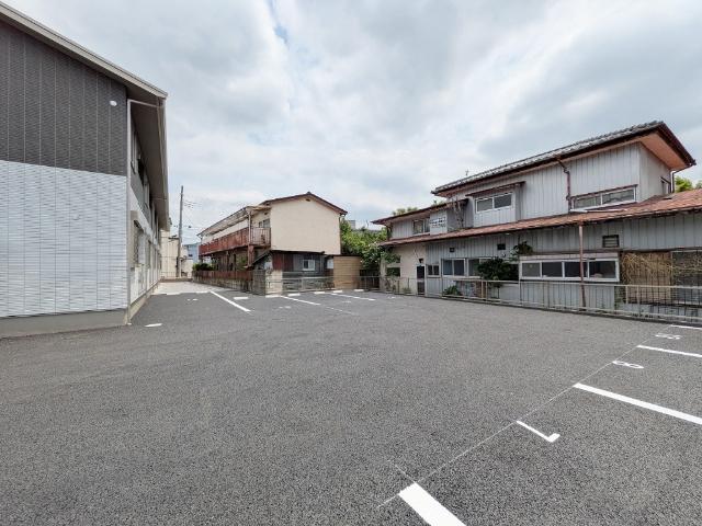 パークハイム中一の沢（105） 駐車場